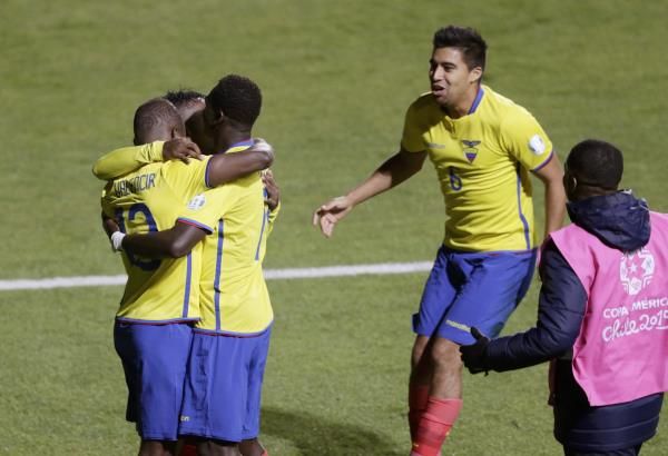 2015-06-19t222734z_2119786237_tb3eb6j1qdofy_rtrmadp_3_soccer-copa-m13_reuters