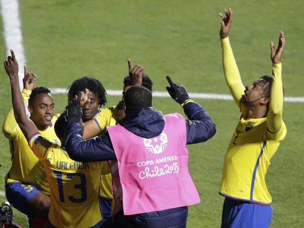 2015-06-19t222908z_889586020_tb3eb6j1qg9g2_rtrmadp_3_soccer-copa-m13_reuters