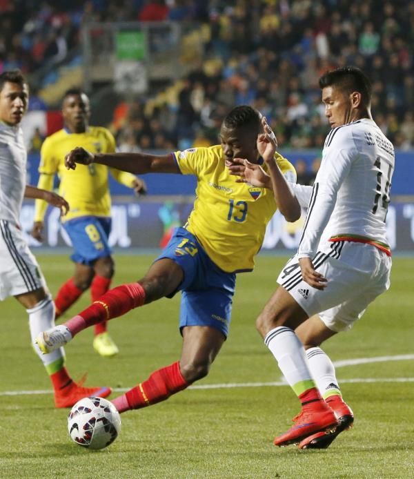 2015-06-19t215503z_685957630_tb3eb6j1ovhf8_rtrmadp_3_soccer-copa-m13_reuters
