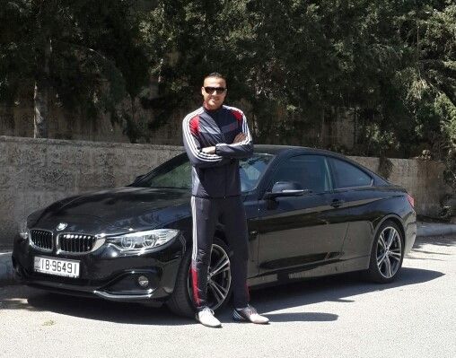 شفيع وسيارته المفضلة