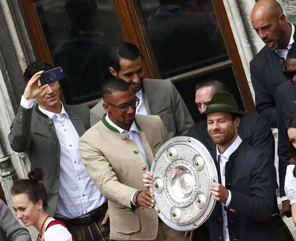 2015-05-24t130010z_210950184_lr2eb5o103zye_rtrmadp_3_soccer-germany-bayern-celebrations_reuters