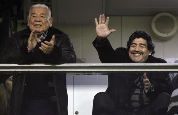 2015-06-25t181156z_421705528_gf10000139129_rtrmadp_3_people-argentina-maradona_reuters