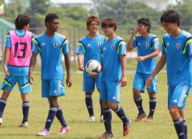 اونايو في تدريبات منتخب اليابان للشباب