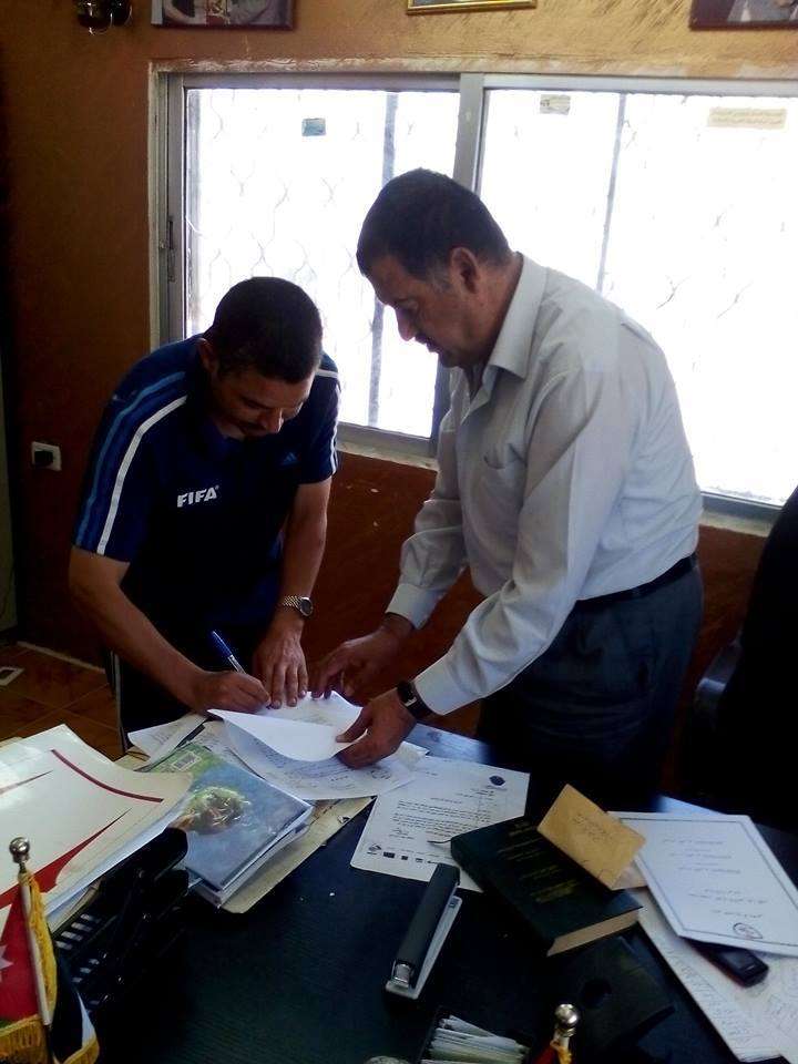 عمارين يوقع عقده