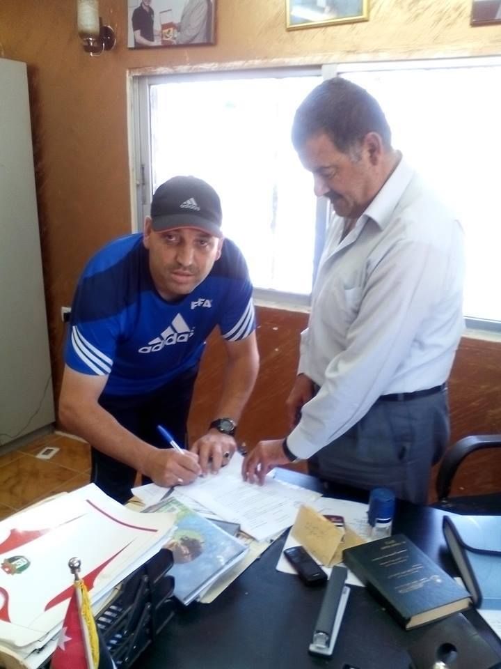 الشطناوي يوقع عقده