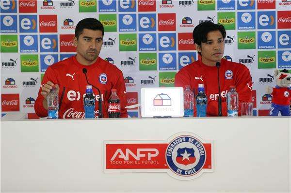 ديفيد بيتزارو (يسار)