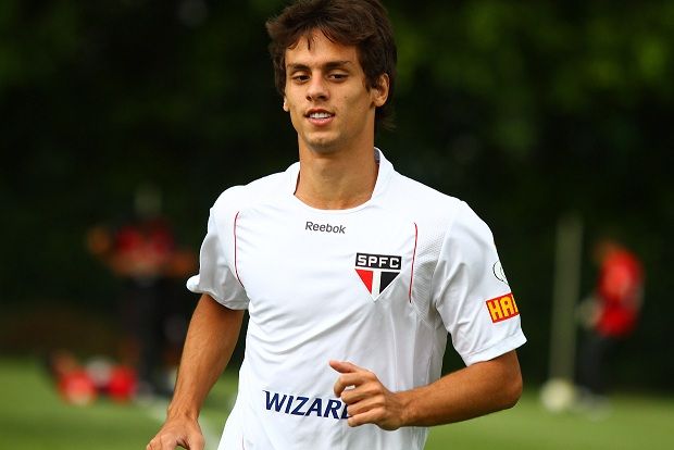  لاعب الوسط البرازيلي رودريجو كايو