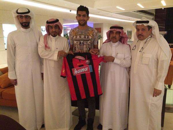 أسامة الدراجي بعد تعاقده مع الرائد السعودي