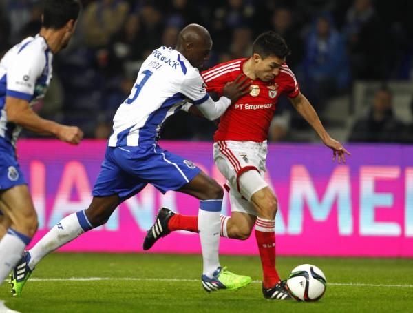 2014-12-14t204425z_1654676888_gm1eacf0d0m01_rtrmadp_3_soccer-portugal_reuters