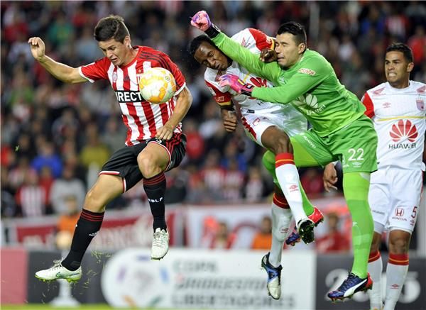 جيدو كاريو (يسار)