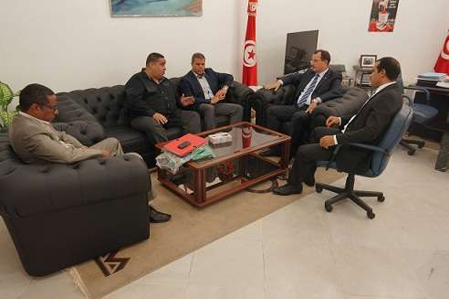 وزير الرياضة التونسي عند استقباله رئيس الاتحاد الافريقي للمصارعة