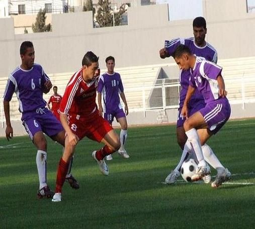 نجم اللقاء عدي الصفي وحصار من ثلاث مدافعين