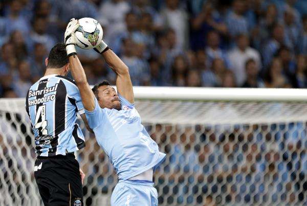 2014-04-11t021355z_1534663924_gm1ea4b0s7a01_rtrmadp_3_soccer-libertadores_reuters