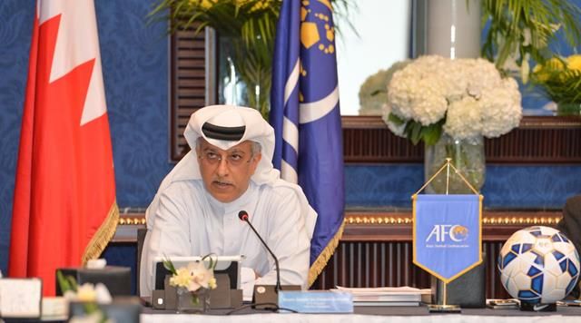  الشيخ سلمان بن ابراهيم آل خليفة يتحدث خلال الإجتماع