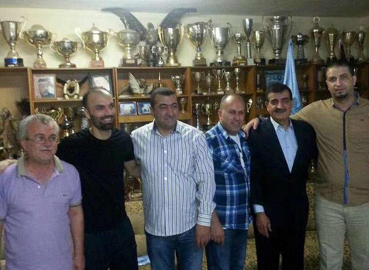 مبيضين بعد توقيع العقد