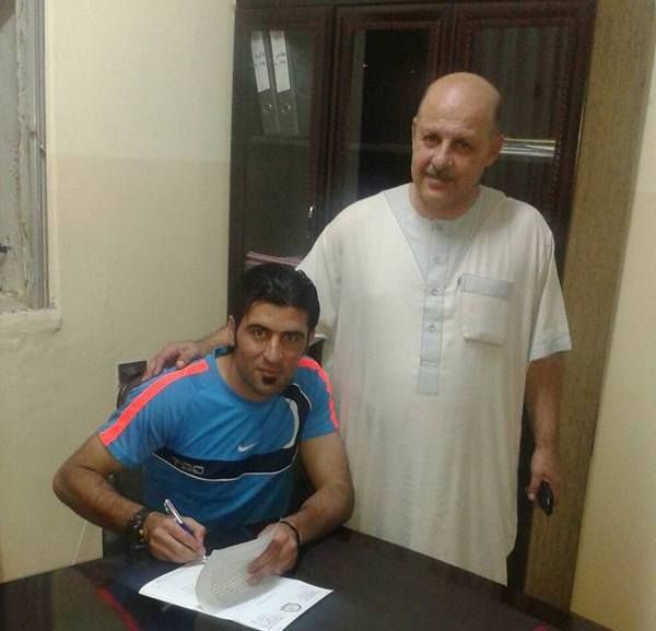 بلال يوقع بحضور رئيس النادي خالد عبيدات