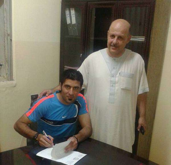 بلال يوقع بحضور رئيس النادي خالد عبيدات