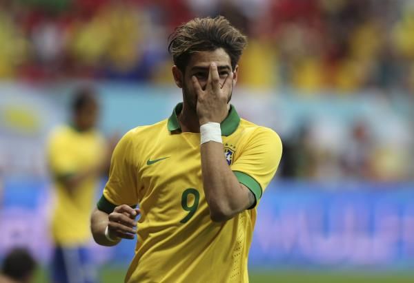 2013-09-07t205510z_160982031_gm1e9980dki01_rtrmadp_3_soccer-friendly_reuters