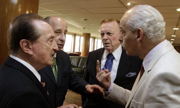 2012-12-20t225909z_611776504_gm1e8cl0j4d01_rtrmadp_3_paraguay_reuters