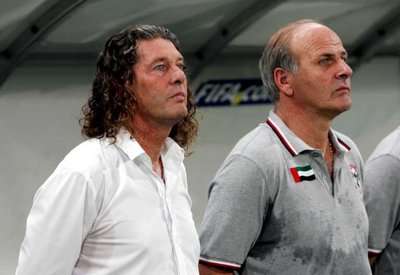 الفرنسي دومينيك باتنيه بجانب مواطنه برونو ميتسو 