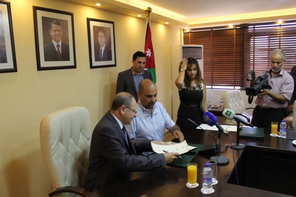 رئيس المجلس الأعلى للشباب د. سامي المجالي يوقع الاتفاقيات مع الأندية الثلاثة