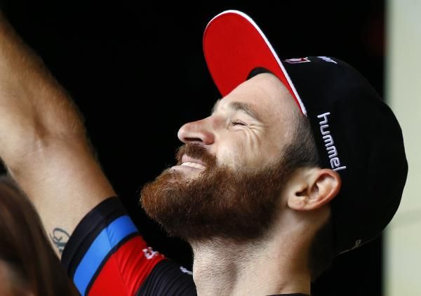 2015-07-22t154904z_1248776064_pm1eb7m1dej01_rtrmadp_3_cycling-tour_reuters