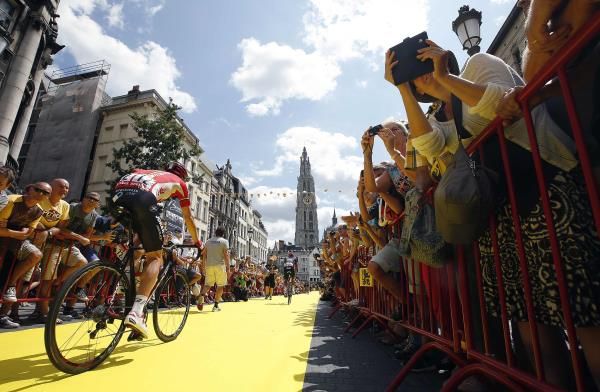 2015-07-06t111735z_1939163168_pm1eb7610nl01_rtrmadp_3_cycling-tour_reuters