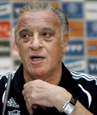  ألفيو باسيلي المدير الفني للمنتخب الأرجنتيني 