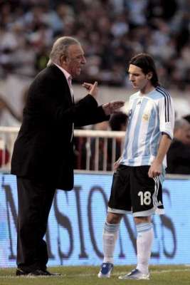 ألفيو باسيلي مع ليونيل ميسي