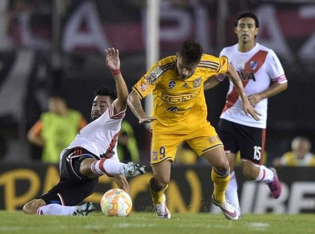 جانب من لقاء سابق بين ريفر بليت الأرجنتيني و تيجريس المكسيكي (ارشيفية)