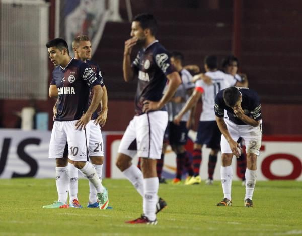 2014-10-22t024034z_899305537_gm1eaam0tkf01_rtrmadp_3_soccer-sudamericana_reuters