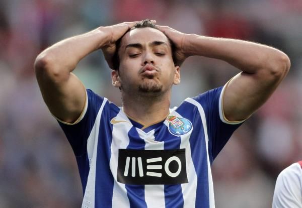 2014-04-13t202112z_36912380_gm1ea4e0c0v01_rtrmadp_3_soccer-portugal_reuters