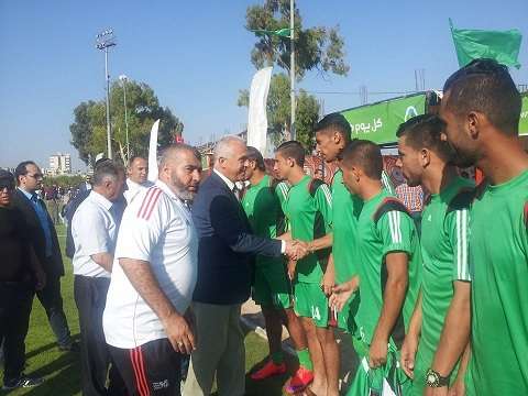 جانب من مصافحة لاعبي الشجاعية