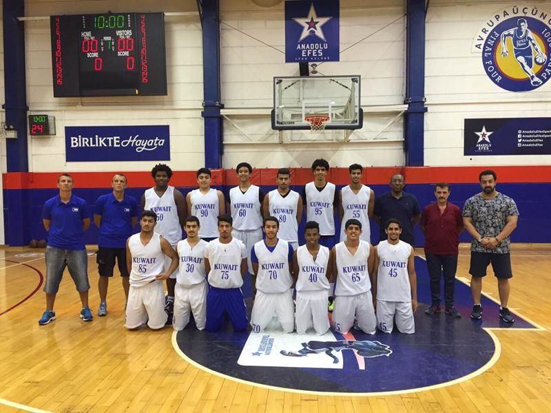  منتخب شباب الكويت في لقطة جماعية.
