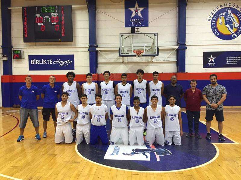 منتخب شباب الكويت في لقطة جماعية.