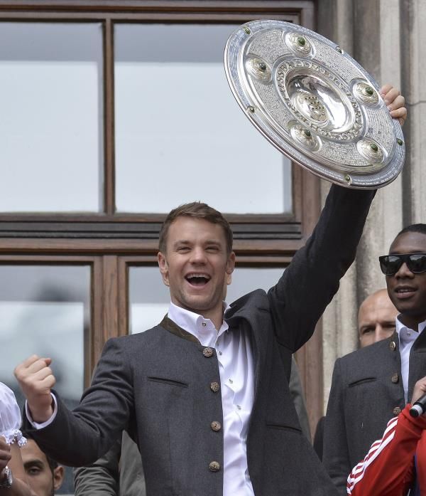 2015-05-24t130242z_2003803200_lr2eb5o1087yr_rtrmadp_3_soccer-germany-bayern-celebrations_reuters
