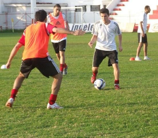 جانب من التدريب وبالصورة المحترف الفرنسي نور حدو