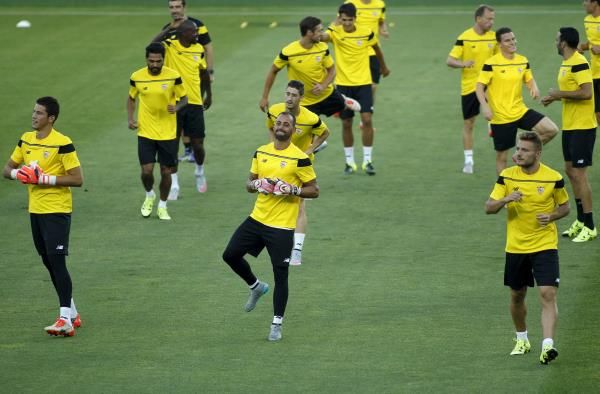 2015-08-10t163450z_316228388_gf20000019228_rtrmadp_3_soccer-uefa-barcelona-sevilla_reuters