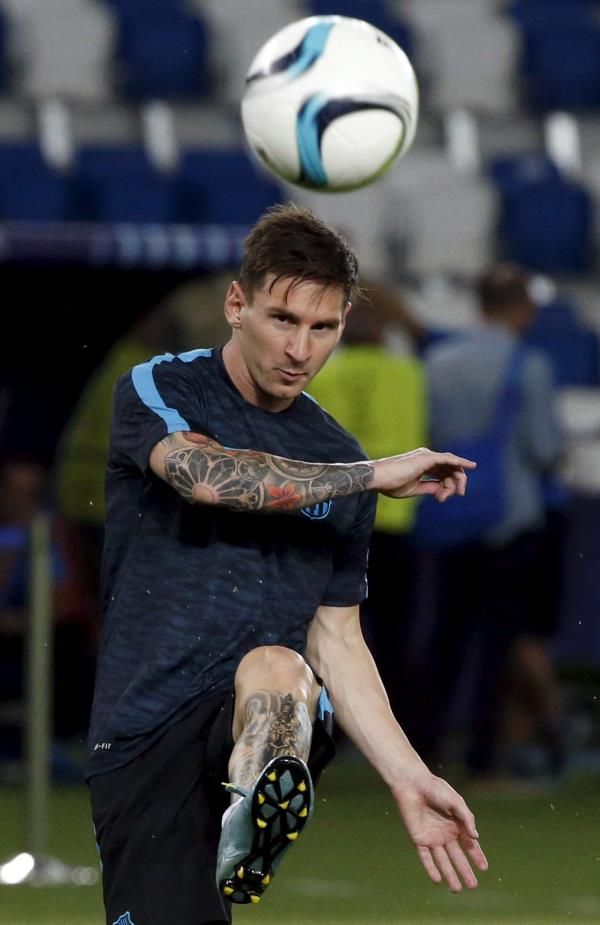 2015-08-10t180253z_519650343_gf20000019270_rtrmadp_3_soccer-uefa-barcelona-sevilla_reuters