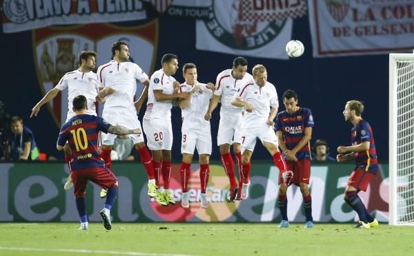2015-08-11t190910z_1665096644_lr2eb8b1h6zhy_rtrmadp_3_soccer-uefa-barcelona-sevilla_reuters