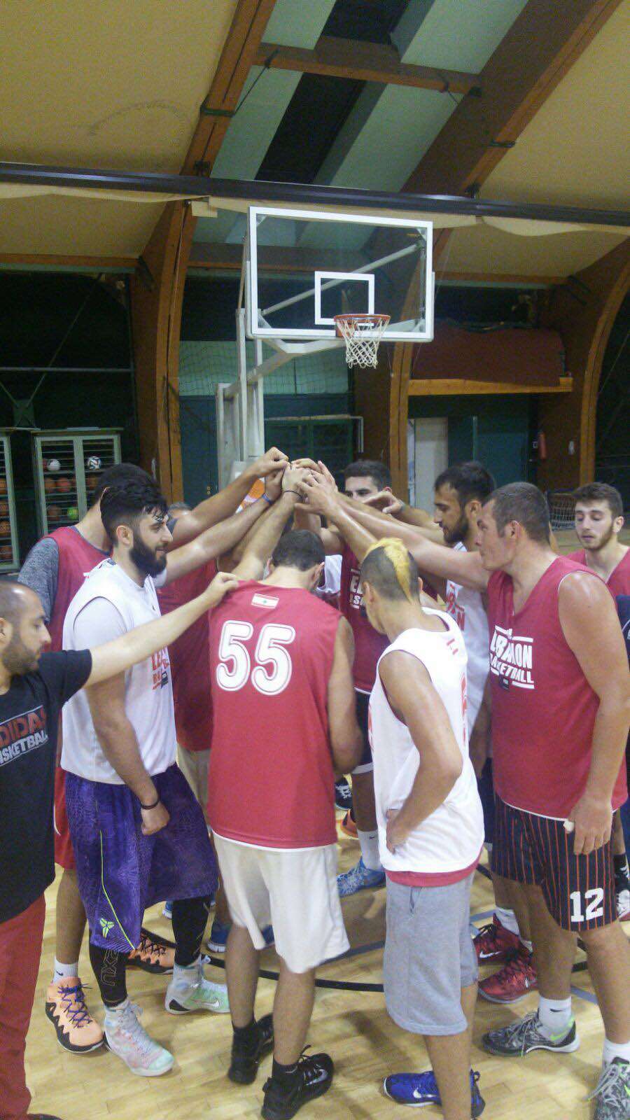 اللاعبون بعد احدى الحصص التدريبية