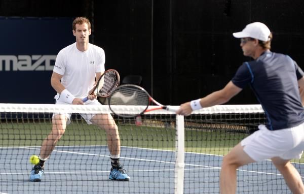 2015-08-13t222014z_1887231298_nocid_rtrmadp_3_tennis-rogers-cup-murray-peers-vs-murray-paes_reuters
