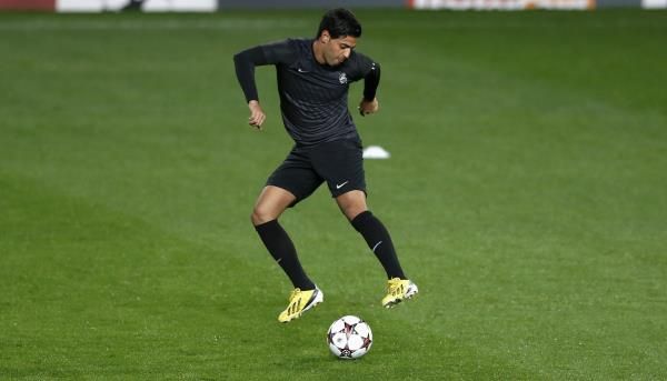 2013-10-22t190911z_401517843_gm1e9an08je01_rtrmadp_3_soccer-champions_reuters