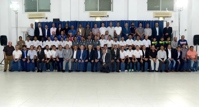 صورة جماعية للرئيس مع الأهلي والشجاعية