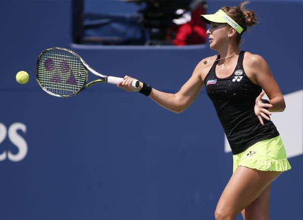 2015-08-16t185850z_650254975_nocid_rtrmadp_3_tennis-rogers-cup-bencic-vs-halep_reuters