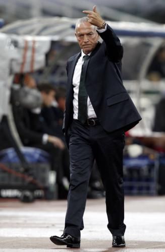 2010-11-24t221549z_01_sin40_rtridsp_3_soccer-champions_reuters