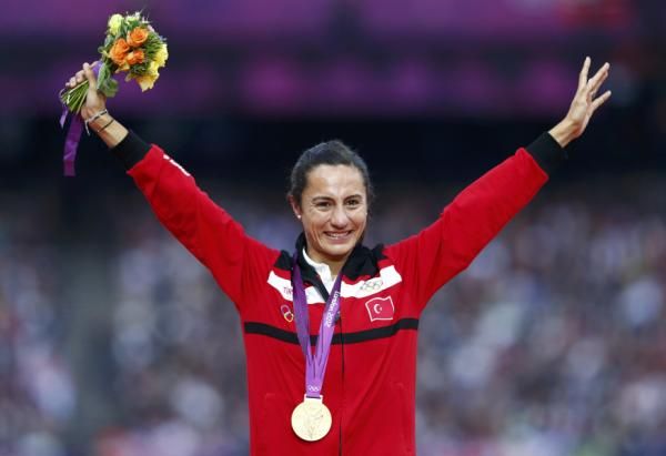 2012-08-11t191556z_98742650_lm2e88b1hidtr_rtrmadp_3_-oly-athl-atw150-medals-day15-atw015101_reuters