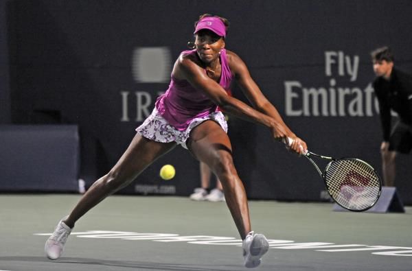 2015-08-11t041647z_799483687_nocid_rtrmadp_3_tennis-rogers-cup-williams-vs-lisicki_reuters