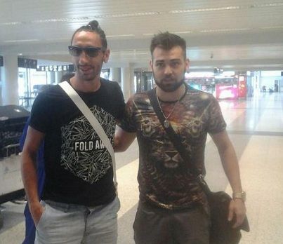 كاليرو في المطار برفقة جالان 