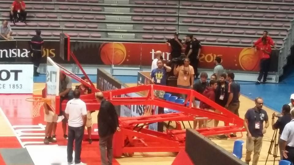 عملية اصلاح السلة بقاعة رادس 